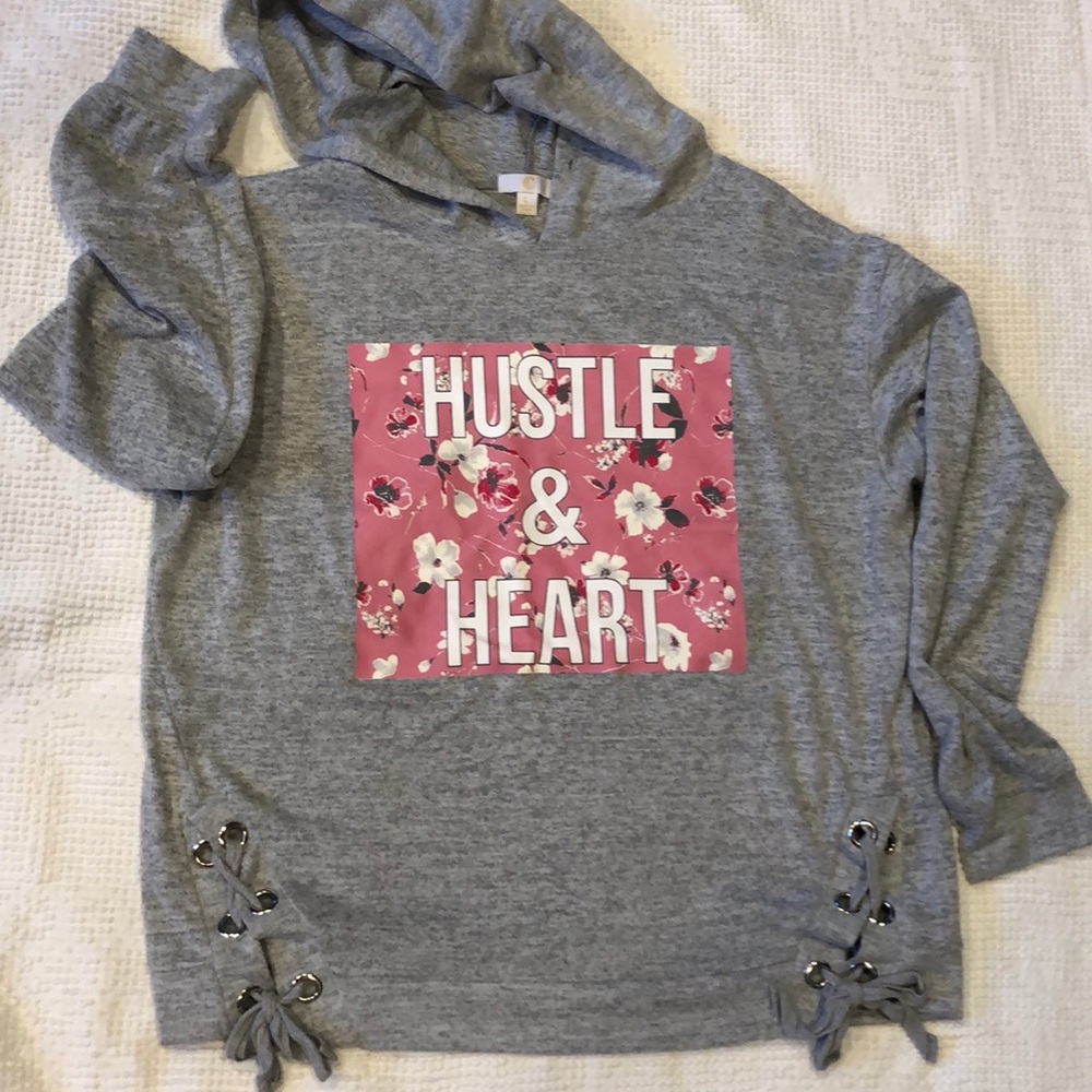 Super soft graphic hoodie Charming Charlie sz L